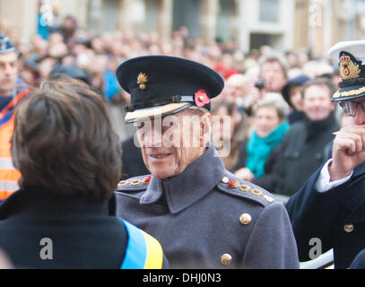 Ypern, Belgien 11. November 2013 - HRH Herzog von Edinburgh bei Ypern-Menin Gate Zeremonie "Die Versammlung des Bodens" für Flandern Felder Memorial Garden - Caroline Vancoillie /Alamy Live-Nachrichten Stockfoto