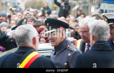 Ypern, Belgien 11. November 2013 - HRH Herzog von Edinburgh bei Ypern-Menin Gate Zeremonie "Die Versammlung des Bodens" für Flandern Felder Memorial Garden - Caroline Vancoillie /Alamy Live-Nachrichten Stockfoto