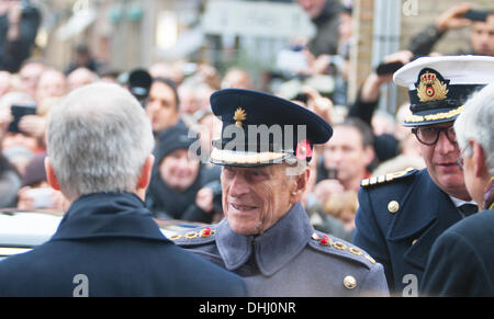 Ypern, Belgien 11. November 2013 - HRH Herzog von Edinburgh bei Ypern-Menin Gate Zeremonie "Die Versammlung des Bodens" für Flandern Felder Memorial Garden - Caroline Vancoillie /Alamy Live-Nachrichten Stockfoto