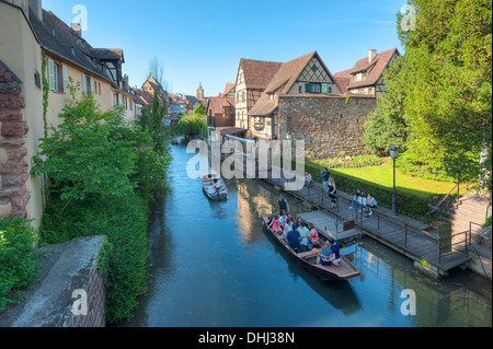 Touristen in Booten auf dem Lauch Fluss, klein-Venedig, Colmar, Elsass, Frankreich, Europa Stockfoto