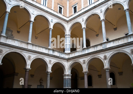 Innenhof des Palazzo della Cancelleria, Rom, Italien Stockfoto