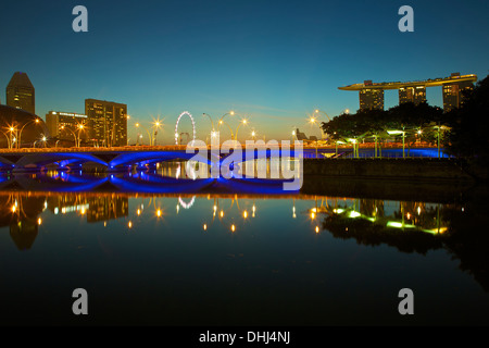 Anderson Bridge, Singapore, bei Sonnenaufgang. Stockfoto