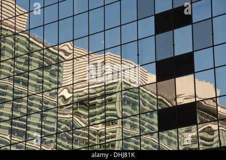 Kpmg-Gebäude in neighouring Glas Gebäude wider, Snow Hill, Birmingham, Großbritannien Stockfoto