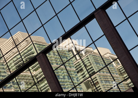 Kpmg-Gebäude in neighouring Glas Gebäude wider, Snow Hill, Birmingham, Großbritannien Stockfoto