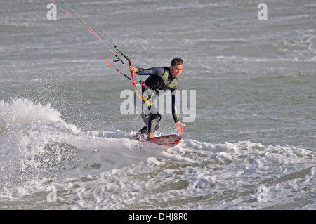 Kite-Surfer in Brighton / Hove Beach, East Sussex, Großbritannien Stockfoto