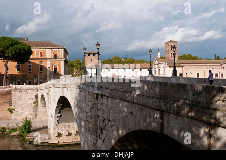 Ponte Cestio, Anschluss Tiberinsel und Trastevere, Rom, Italien Stockfoto