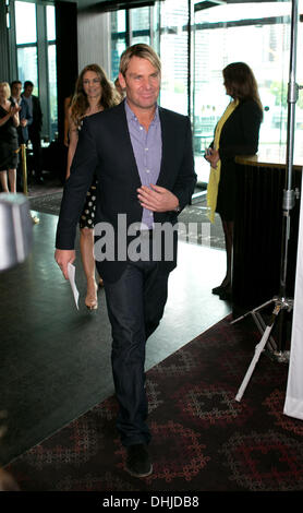 Shane Warne & Liz Hurley auf der Shane Warne Foundation Ambassador-Programm Start an der Krone, Melbourne, 12. November 2013. Stockfoto