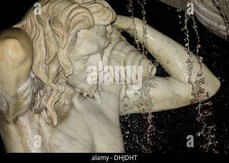 Nahaufnahme von einem Triton Verzierung der Amenano Brunnen, Piazza Duomo, Catania, Sizilien, Italien Stockfoto