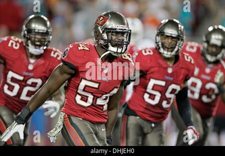 Tampa, Florida, USA. 11. November 2013. DANIEL WALLACE | Times.Tampa Bay Buccaneers Linebacker Lavonte David (54) feiert seine Sicherheit im zweiten Quartal gegen die Miami Dolphins im Raymond James Stadium am Montag, 11. November 2013. Bildnachweis: Daniel Wallace/Tampa Bucht Times/ZUMAPRESS.com/Alamy Live-Nachrichten Stockfoto