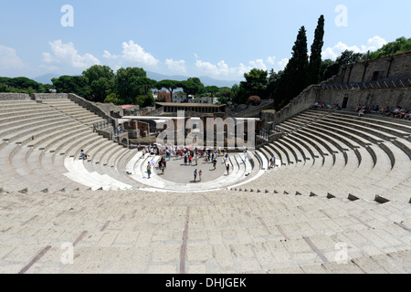 Das große Theater während der hellenistischen Zeit rund um den 3. und 2. Jahrhundert v. Chr. in Pompeji-Italien gebaut. Die griechischen Stil der Stockfoto