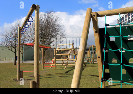 Mittelschule Spielplatz mit Klettergerüst, Scarborough, England. Stockfoto
