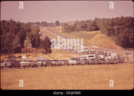 VERKEHR AUF 25 AUTOBAHNAUSFAHRT AUS ZWISCHENSTAATLICHEN 65 891 Stockfoto