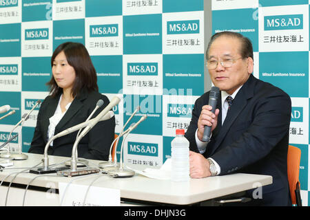 Tokio, Japan. 12. November 2013. (L-R) Yoshie Ueno, Hisashi Yanagisawa Judo: eine Pressekonferenz zur Ankündigung Yoshie Uenos Ruhestand in Tokio, Japan. Bildnachweis: AFLO SPORT/Alamy Live-Nachrichten Stockfoto