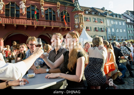 Menschen auf dem Weinfest, Juli 2012, Freiburg Im Breisgau, Schwarzwald, Baden-Württemberg, Deutschland, Europa Stockfoto