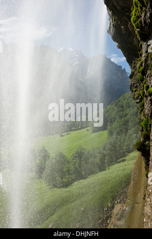 Staubbachfall im Sonnenlicht, Lauterbrunnen, Kanton Bern, Schweiz, Europa Stockfoto