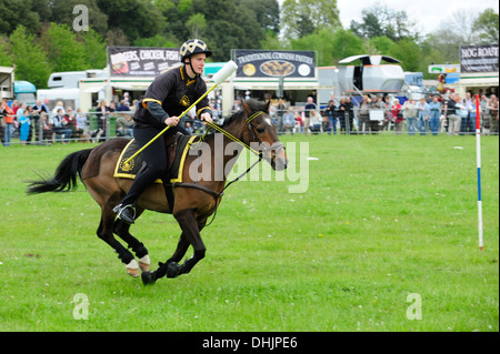 Ein Teilnehmer im Mounted Games statt auf Broadlands, Romsey, Hampshire, Großbritannien. Stockfoto