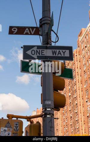 9th Avenue, Verkehrszeichen, Manhattan, New York City, Vereinigte Staaten von Amerika. Stockfoto