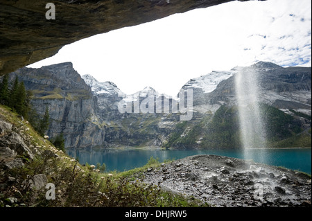 Kaskade und Sonne, Oeschinensees See, Kandersteg, Berner Oberland, Kanton Bern, Schweiz, Europa Stockfoto