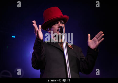 Brighton, UK. 11. November 2013. Boy George, die live am Concorde 2 Veranstaltungsort in Brighton, East Sussex als Teil der "This Is What I Do" Tour, 11. November 2013. England-UK. Bitte die Credit: © Francesca Moore/Brighton Quelle. © Francesca Moore/Brighton Quelle/Alamy Live-Nachrichten Stockfoto