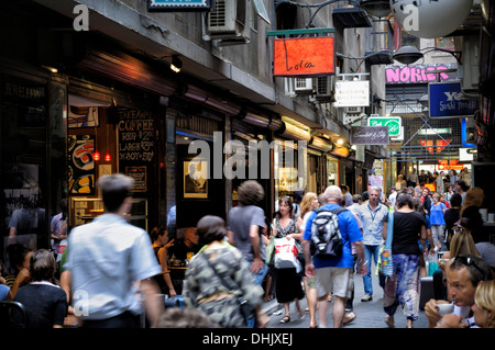 Besetzt die Käufer Masse der berühmten Gassen von Melbourne, Australien, Melbourne Gassen; Gasse; Shopping; Massen; überfüllt; Zentrum; Stockfoto