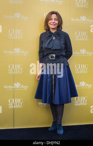 Wertheim, Deutschland. 11. November 2013. Desiree Bollier (CEO Value Retail) bei einem Fototermin im Outlet Center Wertheim Village in Wertheim. Bildnachweis: Dpa picture Alliance/Alamy Live News Stockfoto