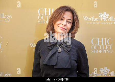 Wertheim, Deutschland. 11. November 2013. Desiree Bollier (CEO Value Retail) bei einem Fototermin im Outlet Center Wertheim Village in Wertheim. Bildnachweis: Dpa picture Alliance/Alamy Live News Stockfoto