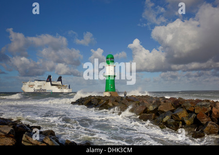 Fähre aus Seebad Warnemünde, Rostock, Ostseeküste, Mecklenburg Western Pomerania, Deutschland, Europa Stockfoto