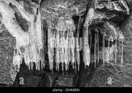 Icycles auf Felsen, Finnskogen, Norwegen Stockfoto