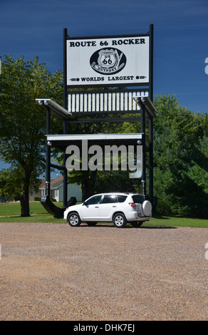 Route 66-Rocker - Welten größte Schaukelstuhl 66 Außenposten speichern in Fanning, Missouri, eine riesige Touristenattraktion von Route 66 Stockfoto