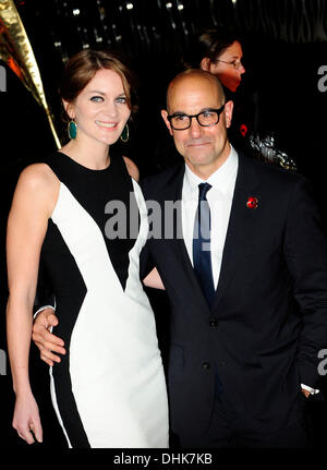 London, UK. 11. November 2013. Stanley Tucci besucht die Weltpremiere von die Tribute von Panem: bei der Odeon Leicester Square in London 11.11.2013 Feuer fangen. © Peter Phillips/Alamy Live-Nachrichten Stockfoto