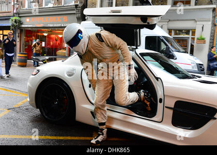 London Großbritannien 12. November 2013: wo ist Stig? Top Gear Guide zu Großbritannien Buchpräsentation in London Credit: siehe Li/Alamy Live News Stockfoto