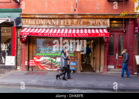 Ottomanelli & Söhne Metzger, Bleecker Street, Greenwich Village, New York City, Vereinigte Staaten von Amerika. Stockfoto