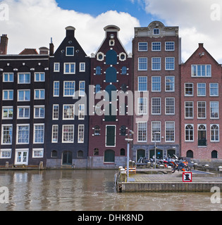 Europa, Niederlande, Nord-Holland, Amsterdam, Damrak, typisch holländischen Häuser Stockfoto