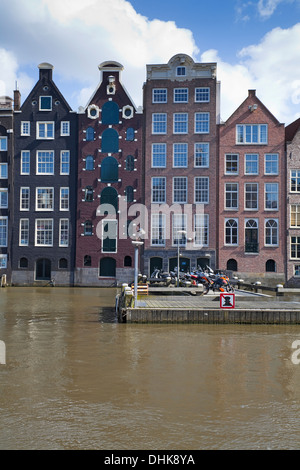 Europa, Niederlande, Nord-Holland, Amsterdam, Damrak, typisch holländischen Häuser Stockfoto