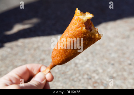 Corn Sie Dog, Hot dog auf einem Stick, Coney Island, Brooklyn. New York, Vereinigte Staaten von Amerika. Stockfoto