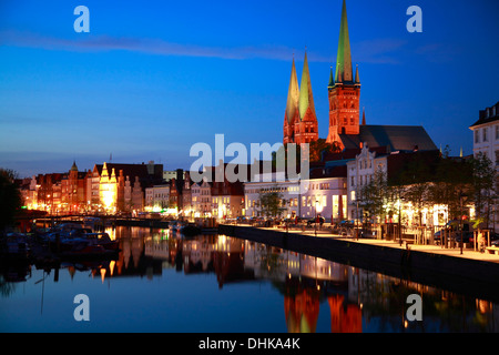 Historischen Hafen am Fluss Trave, Hansestadt Lübeck, Schleswig-Holstein, Deutschland Stockfoto