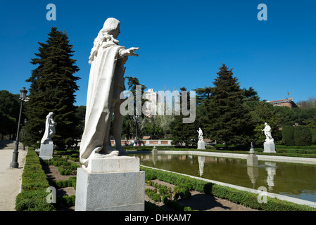 Statuen in Sabatini Gärten, Madrid, Spanien Stockfoto