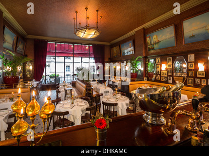 In Vichy die stilvollen Art Déco Brasserie des Casinos von Herr und Frau Tajetti (Frankreich) laufen. La Brasserie du Casino À Vichy. Stockfoto