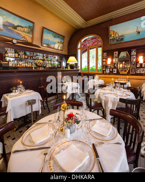 In Vichy die stilvollen Art Déco Brasserie des Casinos von Herr und Frau Tajetti (Frankreich) laufen. La Brasserie du Casino À Vichy. Stockfoto