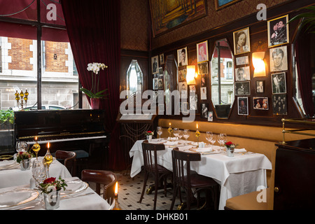 In Vichy die stilvollen Art Déco Brasserie des Casinos von Herr und Frau Tajetti (Frankreich) laufen. La Brasserie du Casino À Vichy. Stockfoto