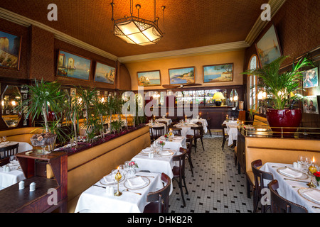 In Vichy die stilvollen Art Déco Brasserie des Casinos von Herr und Frau Tajetti (Frankreich) laufen. La Brasserie du Casino À Vichy. Stockfoto