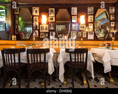 In Vichy die stilvollen Art Déco Brasserie des Casinos von Herr und Frau Tajetti (Frankreich) laufen. La Brasserie du Casino À Vichy. Stockfoto