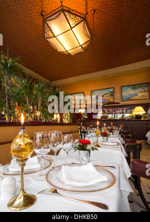 In Vichy die stilvollen Art Déco Brasserie des Casinos von Herr und Frau Tajetti (Frankreich) laufen. La Brasserie du Casino À Vichy. Stockfoto