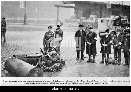 Britische gepanzerte Fahrzeuge und Maschine "Gunners" auch in Köln im Vorfeld der zweiten britischen Armee. Stockfoto