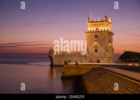 Torre de Belem Turm bei Sonnenuntergang, Lissabon, Lissabon, Portugal Stockfoto