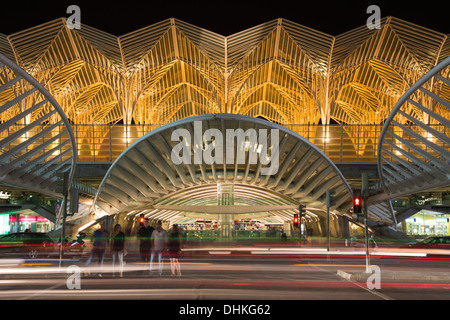 Gare Oriente Bahnhof, entworfen vom spanischen Architekten Santiago Calatrava für die Expo 98, im Parque Das Nacoes, Park Stockfoto