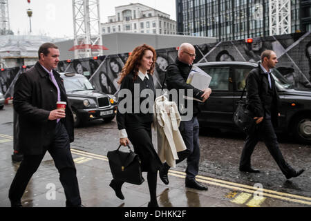 London, UK. 12. November 2013. Rebekah Brooks und Andy Coulson Prozess weiterhin im Old Bailey in London Credit: Guy Corbishley/Alamy Live News Stockfoto