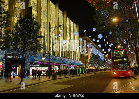 London, UK. 12. November 2013. Oxford Street Weihnachtsbeleuchtung und Weihnachten Dekorationen, London, England-Credit: Paul Brown/Alamy Live-Nachrichten Stockfoto