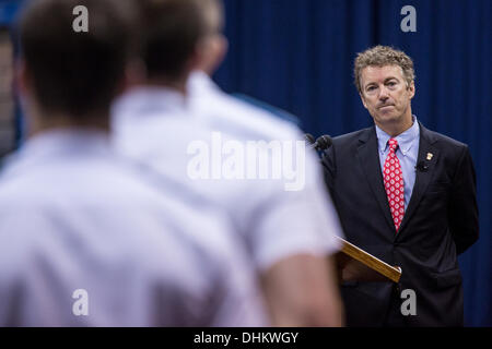 US Senator Rand Paul nimmt Fragen aus dem Kadettenkorps auf der Zitadelle 12. November 2013 in Charleston, South Carolina. Paulus sagte Kadetten, dass Hillary Clinton vom laufen für Präsidenten wegen der Affäre Benghazi disqualifiziert werden sollte. Stockfoto