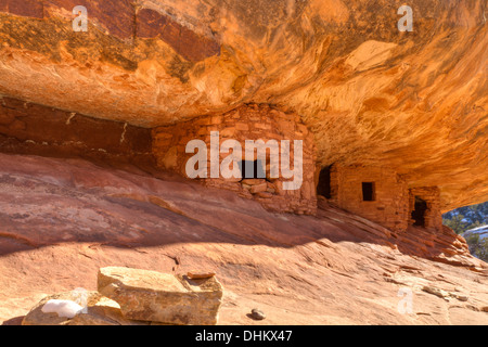 Die "House on Fire" Pueblo-Ruinen unter einer Klippe im Mule Canyon in der Cedar Mesa Plateau of Utah Stockfoto